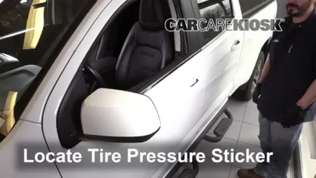 2017 GMC Canyon SLE 2.8L 4 Cyl. Turbo Diesel Crew Cab Pickup Tires & Wheels Check Tire Pressure